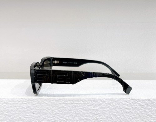 Fendi FE40104I - 01C - 50 Sonnenbrillen Schwarz Eckig
